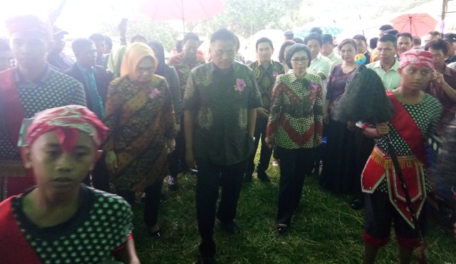 Yasti Minta Olly Perbaiki Jalan Pindol