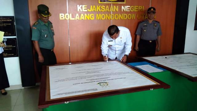 Bupati Bolmut Tandatangani Pakta Integritas Daerah Bebas Korupsi