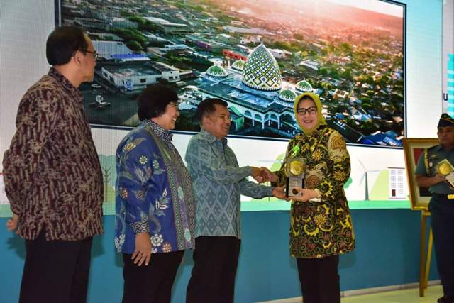 Wali Kota Kotamobagu Terima Penghargaan Adipura