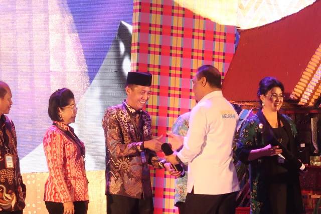 Bupati Bolsel Hadiri Penyerahan Hasil Evaluasi SAKIP Tahun 2018