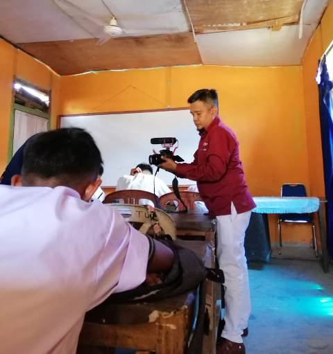 Siswa SMP Negeri 14 Dumoga Bertahun-tahun Duduk di Bangku Usang