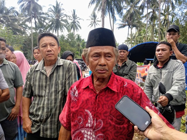 Cerita Amrin dan Sania yang Terus Menunggu Anak serta Keponakannya Terjebak di Lokasi Tambang