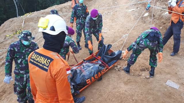 Hingga Selasa Pukul 12.56 WITA, Sudah 9 Korban Longsor PETI Bakan Berhasil Dievakuasi