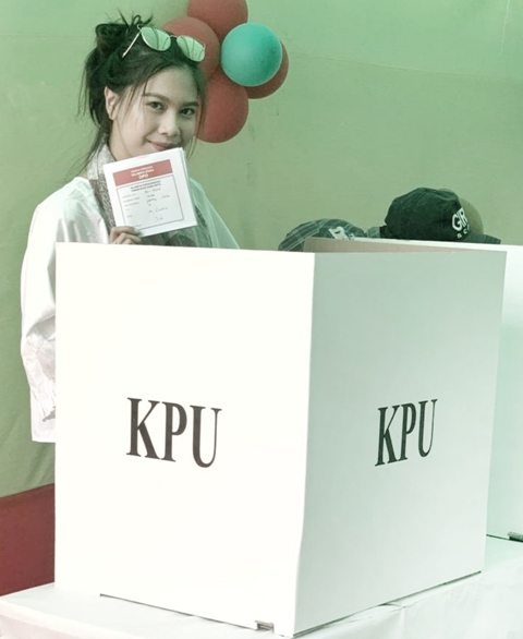 Cherrish Harriette Disambut Warga Desa Lalow