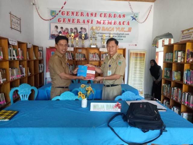 Kominfo Berikan Tambahan Koleksi Buku ke Perpus Bolmong