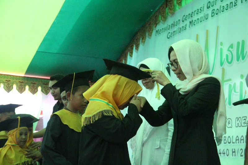 Bupati Yasti Resmikan Wisuda Santri TPA ke-21