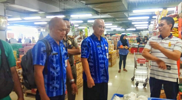 Disdagkop-UKM Sidak Produk Kadaluarsa yang Dijual di Pertokoan