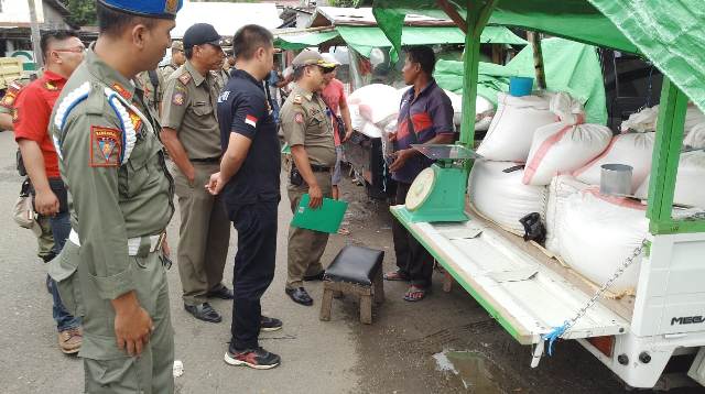 Pedagang Lakukan Perlawanan Saat Ditertibkan SatPol PP