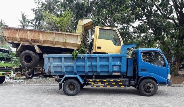 Dumb Truk PUPR Kotamobagu Muat Aset Pemda Bolmong