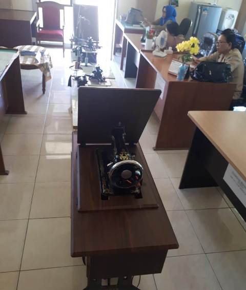 Diskop dan UKM Bolmong Berikan Bantuan Kepada Kelompok UKM