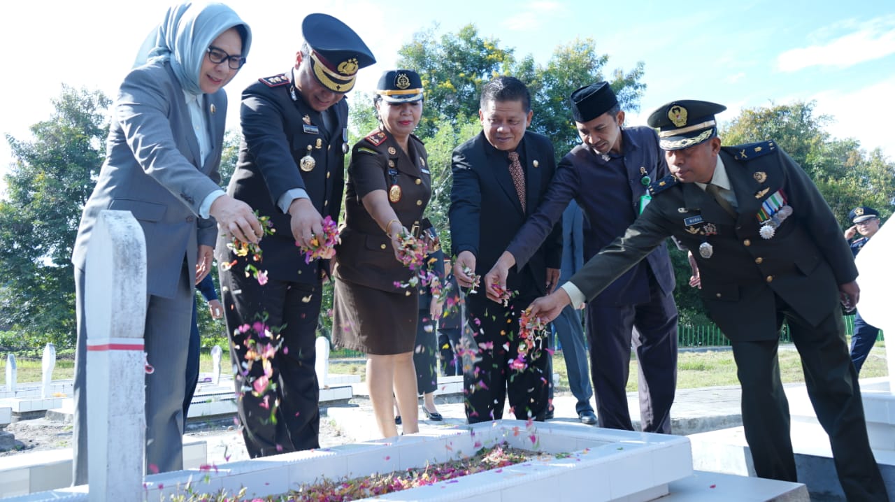 Wali Kota Kotamobagu Tabur Bunga di TMP Jelang HUT ke-74 Kemerdekaan Republik Indonesia