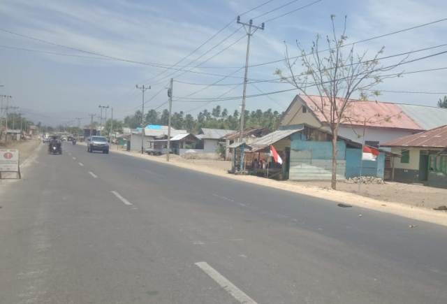 Warga Bolmong Spontan Kibarkan Bendera Setengah Tiang