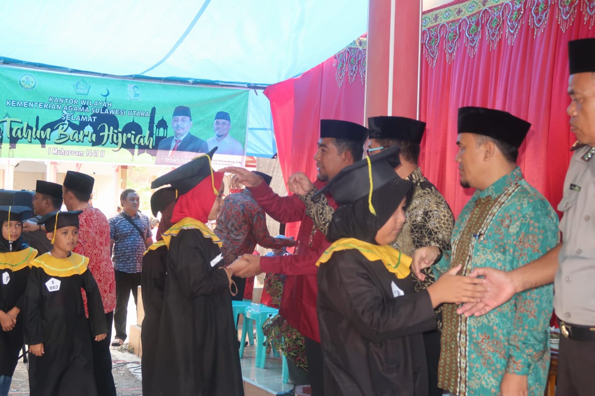 Hadiri Wisuda 420 Santri TPQ dan Madin, Pemkab Bolsel Terus Dukung Perkembangan Sekolah Santri