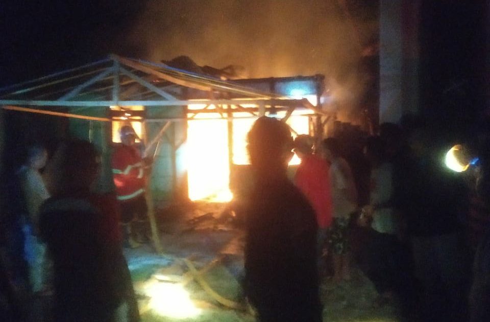 Rumah Milik Yasti Dilalap Si Jago Merah