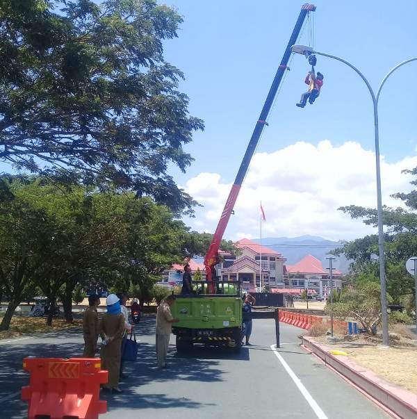 Lampu LED Terangi Jalur Dua Kantor Bupati Bolmong