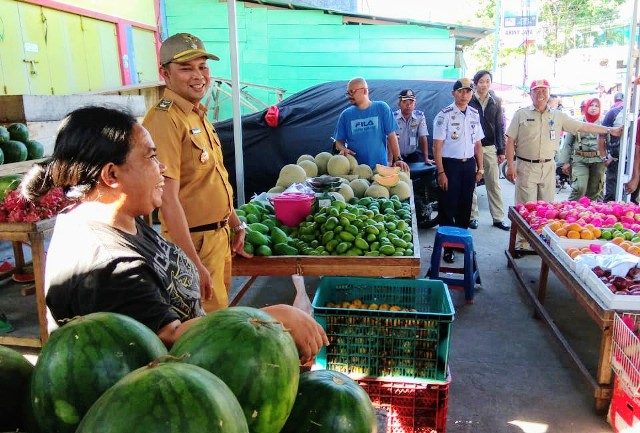 Tim Terpadu Beritahukan Rencana Penataan Pasar kepada Pedagang