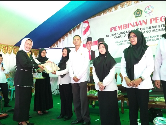 ASN Kemenang Bolmong Terima Reward dan Punishment, Berikut Nama-namanya