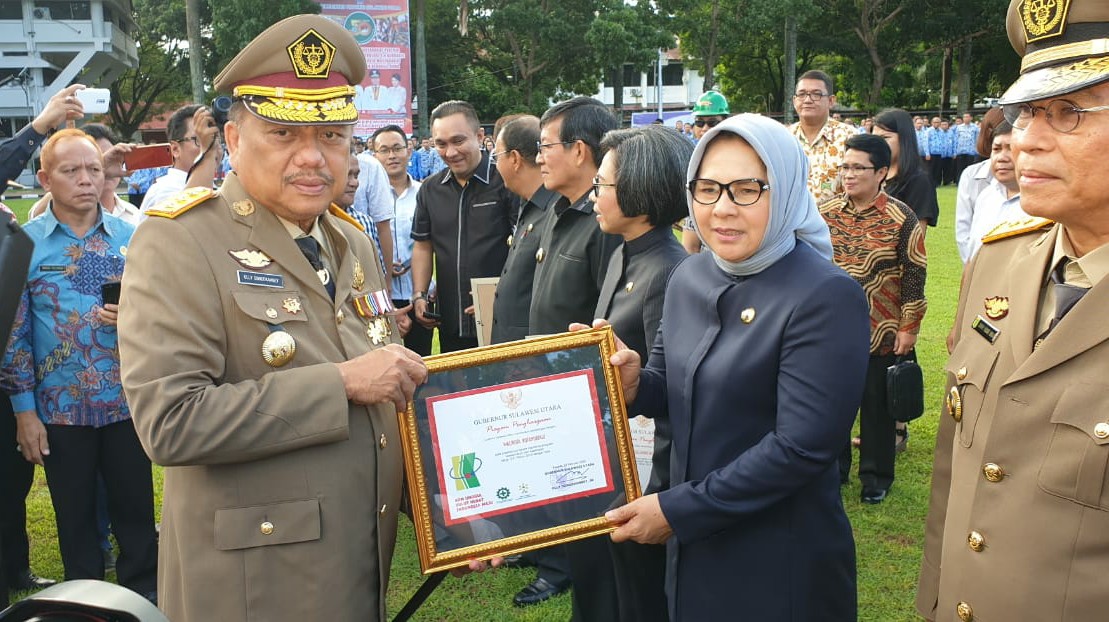 Tatong Bara Terima Piagam Penghargaan K3 dari Gubernur Sulut