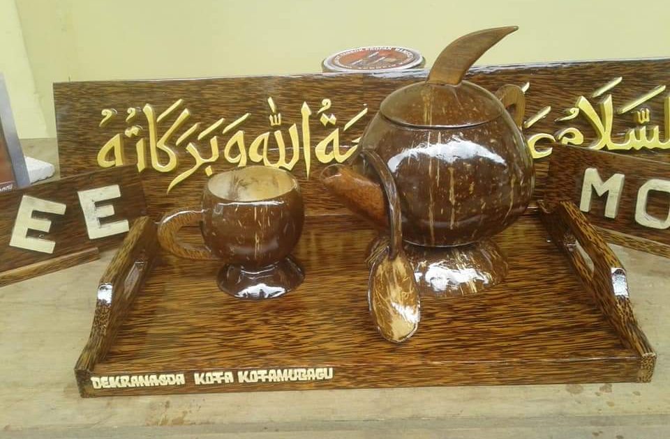 Warga Moyag Tampoan Sulap Batok Kelapa Jadi Barang Bernilai