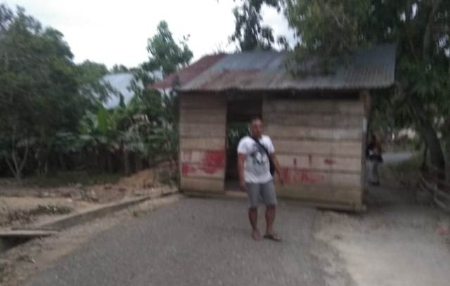 Tarkam di Dumoga Timur Pecah Lagi, Warga Imandi Blokir Jalan dengan Pos Kamling
