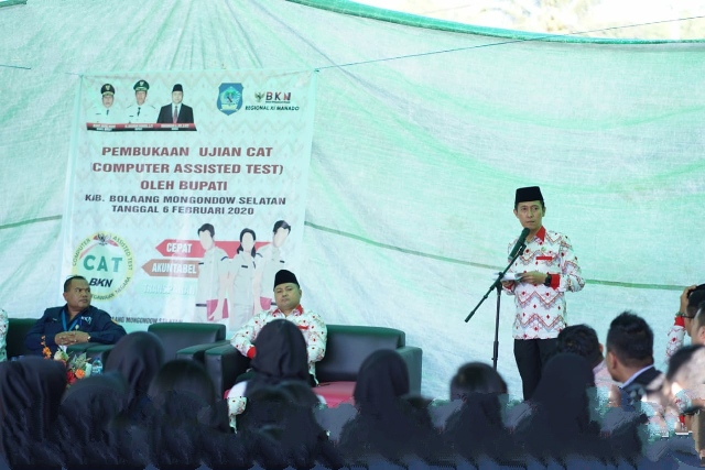 Bupati Hi. Iskandar Kamaru, S.Pt, resmi membuka Tes Seleksi Kompetensi Dasar (SKD) Calon Pegawai Negeri Sipil (CPNS) Kabupaten Bolsel Tahun 2020, yang dilaksanakan di Kantor Badan Kepegawaian, Pelatihan