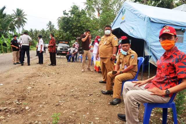 Bupati Iskandar Kamaru Ikut Memantau Orang Masuk di Perbatasan Bolsel dan Gorontalo