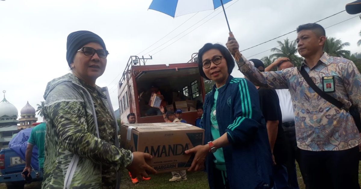 Wali Kota Kotamobagu Serahkan Bantuan Korban Bencana Alam