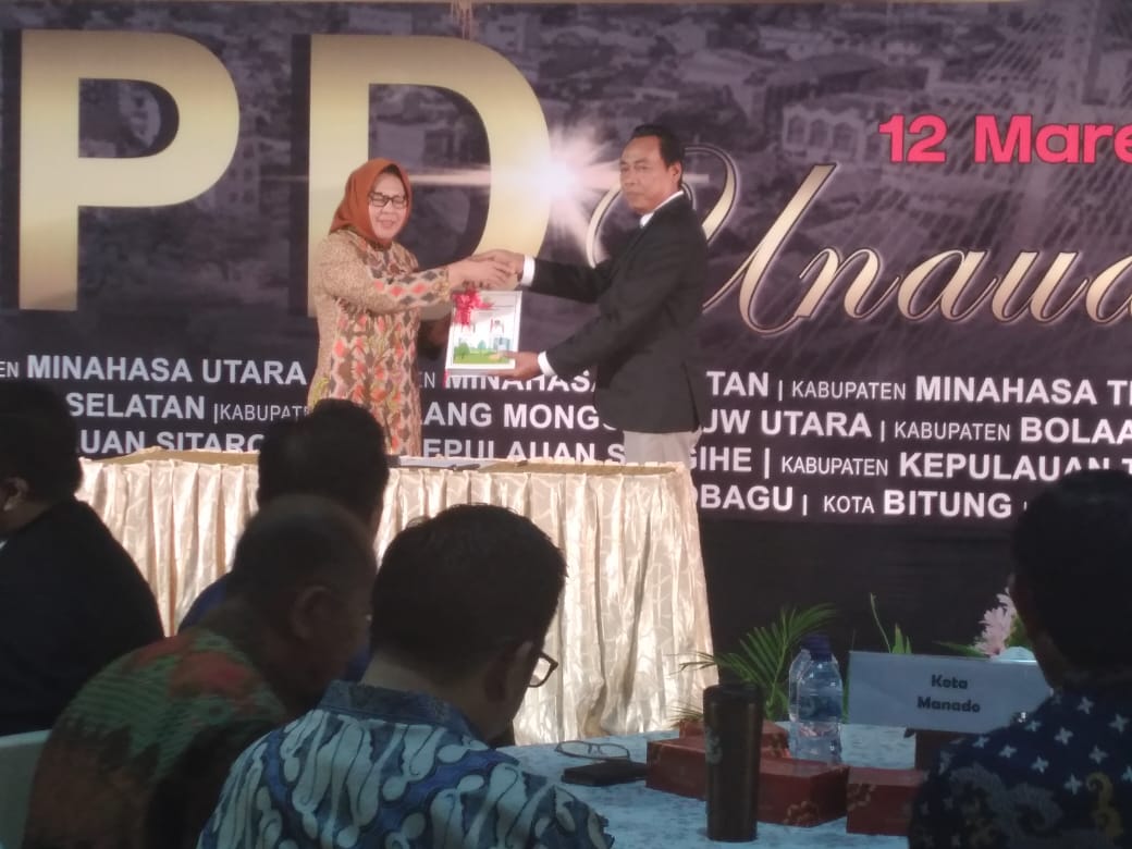 Tatong Bara Serahkan LKPD Kotamobagu Tahun 2019