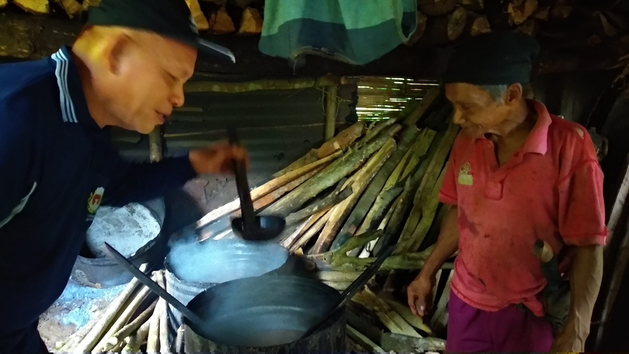 Cerita Ungke, Kakek yang Menjadi Petani Gula Aren Sejak Umur 14 Tahun