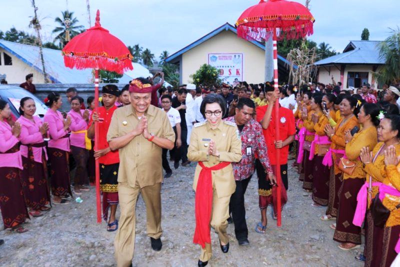 Bupati dan Wabup Dampingi Gubernur Saat Mengunjungi Perayaan Hari Raya Galungan Umat Hindu di Bolmong