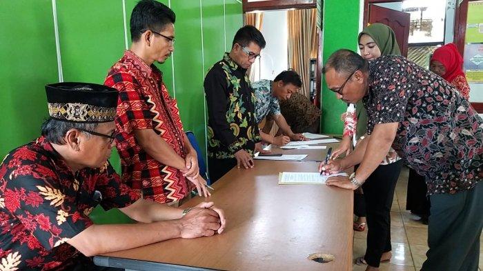 Kepala Madrasah Negeri dan Swasta se-Bolmong Tandatangani Pakta Integritas