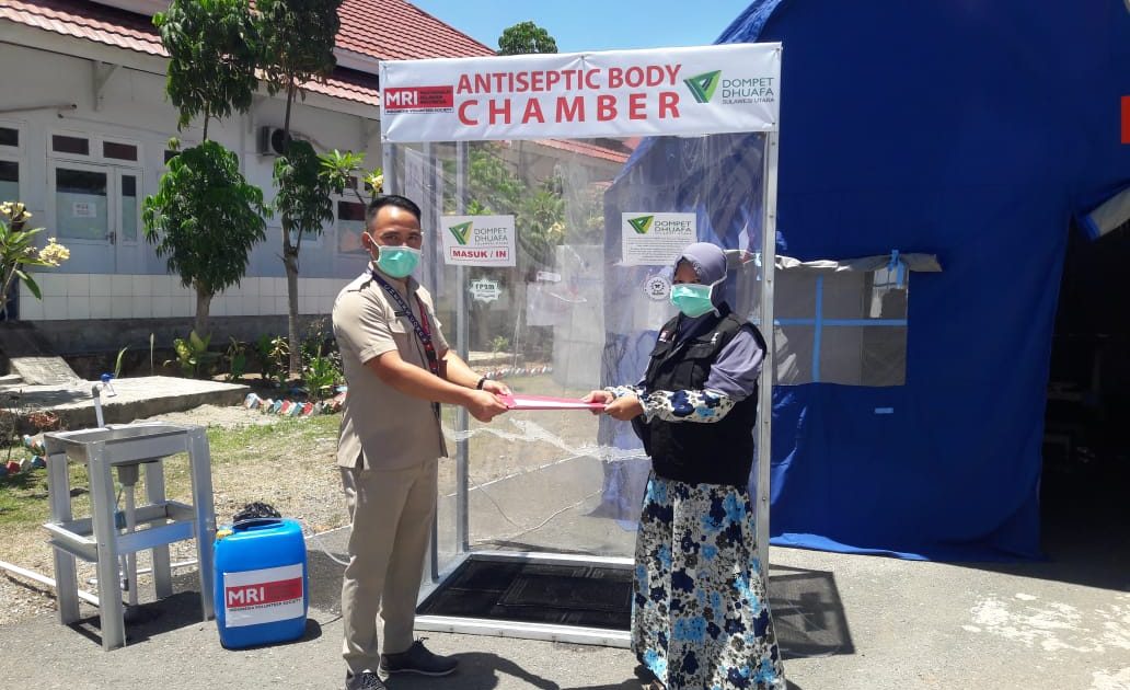 MRI-ACT Serahkan Bantuan Antiseptik Body Chamber di RSUD Kotamobagu