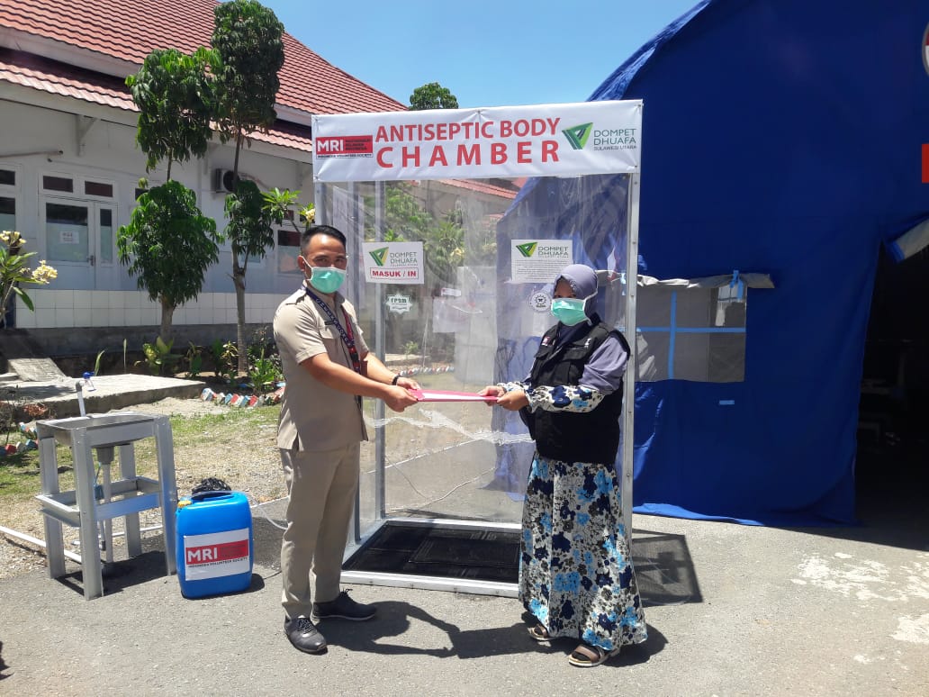 MRI-ACT Serahkan Bantuan Antiseptik Body Chamber di RSUD Kotamobagu