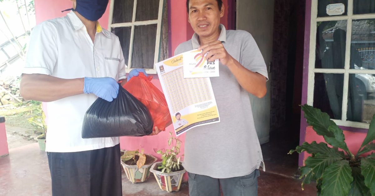 PKS Kotamobagu Berbagi Sembako Bantu Masyarakat Terdampak Covid-19