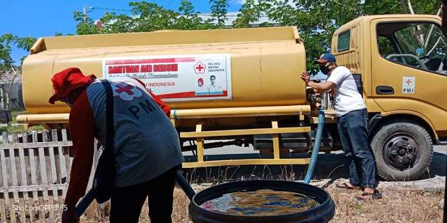 Layanan PDAM Sering Macet, PMI Buol Bantu Distribusikan Air Bersih kepada Warga