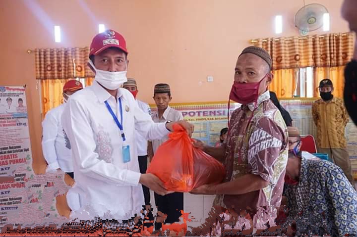 Bupati Salurkan Bantuan Paket Sembako kepada Pegawai Syar’i dan Pimpinan Jemaat di Bolsel