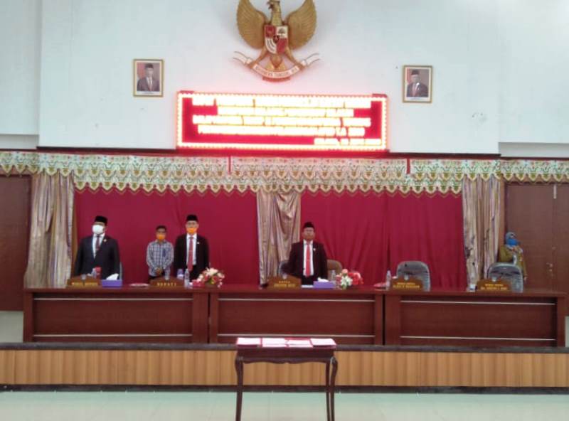 Semua Fraksi DPRD Bolsel Menerima Ranperda LKPj APBD Tahun 2019 Menjadi Perda