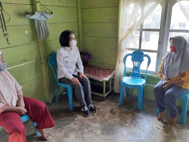 Warga Desa Mopusi Kaget Lihat Bupati Bolmong Kunjungi Rumah Mereka