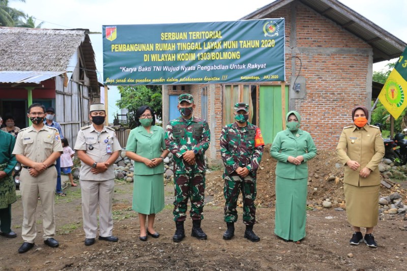 Tatong Bara Bersama Danrem 131 Santiago Tinjau Pembangunan RTLH di Motoboi Kecil
