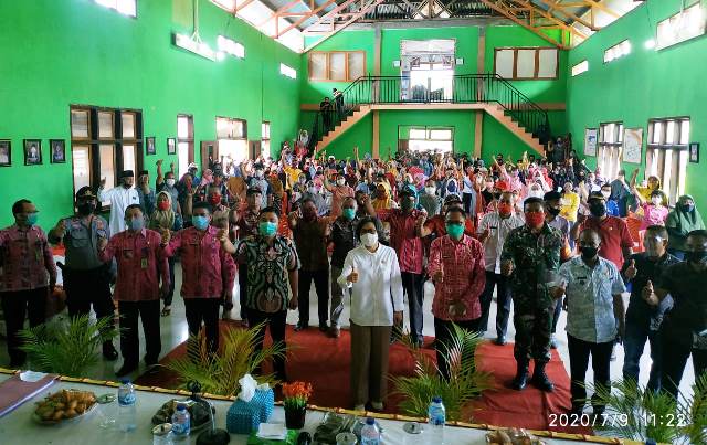 Pemkab Bolmong Serahkan Bantuan Tahap III