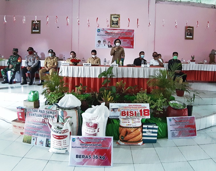 Pemkab Bolmong Serahkan Bantuan Tahap III di Lima Kecamatan