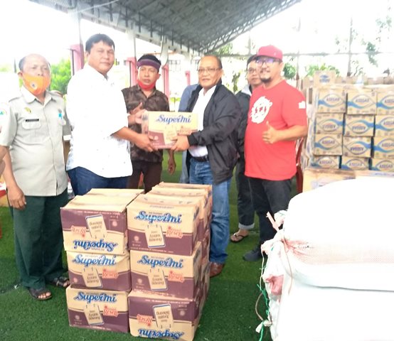 Diterima Wabup, PDAM Bolmong Salurkan Bapok dan 5.000 Liter Air Bersih untuk Warga Terdampak Banjir di Bolsel