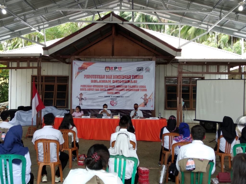KPU Boltim Gelar Pengukuhan Relawan Demokrasi pada Pemilihan 2020
