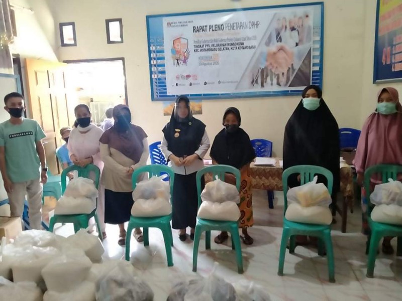 Pemkot Kotamobagu Kembali Salurkan Bantuan Bahan Pokok ke Masyarakat