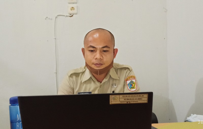 Kepada Bidang Pengembangan Iklim dan Promosi Penanaman Modal DPMPTSP Kotamobagu Aryanto Mamonto