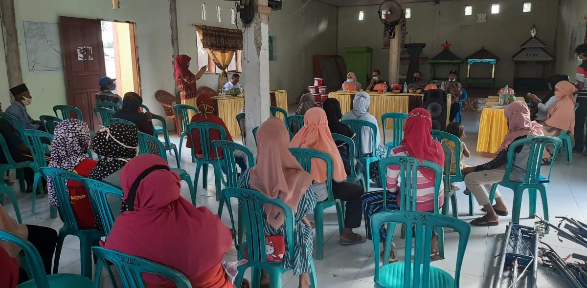 89 KK Warga Desa Pinamula Terima BLT-DD Tahap 7