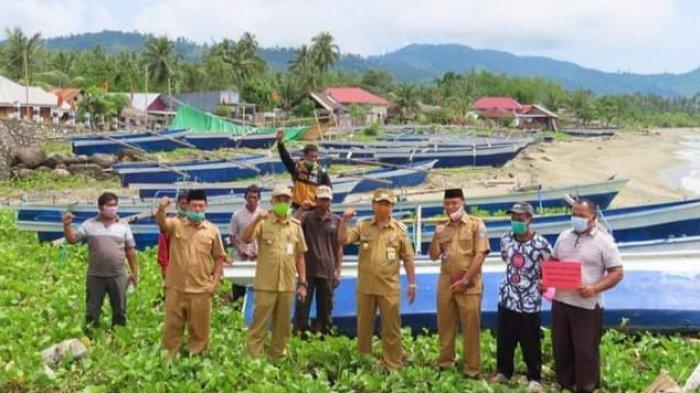 Kelompok Nelayan di Bolsel Terima Bantuan Perahu Beserta Perlengkapan Tangkap Ikan