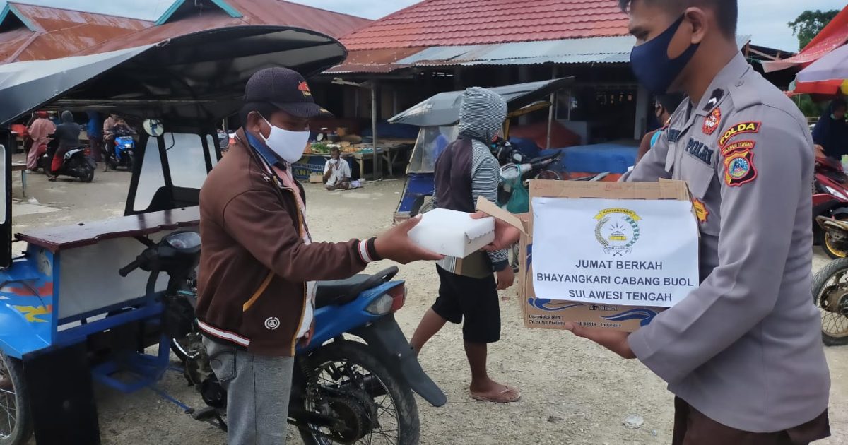 Bhayangkari Buol Kembali Bagikan Makanan Siap Saji