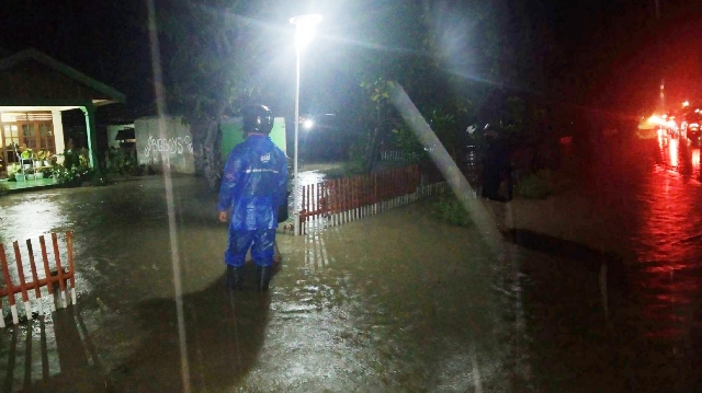 Curah Hujan Meningkat, Rumah Warga di Kecamatan Sangtombolang Dilanda Banjir
