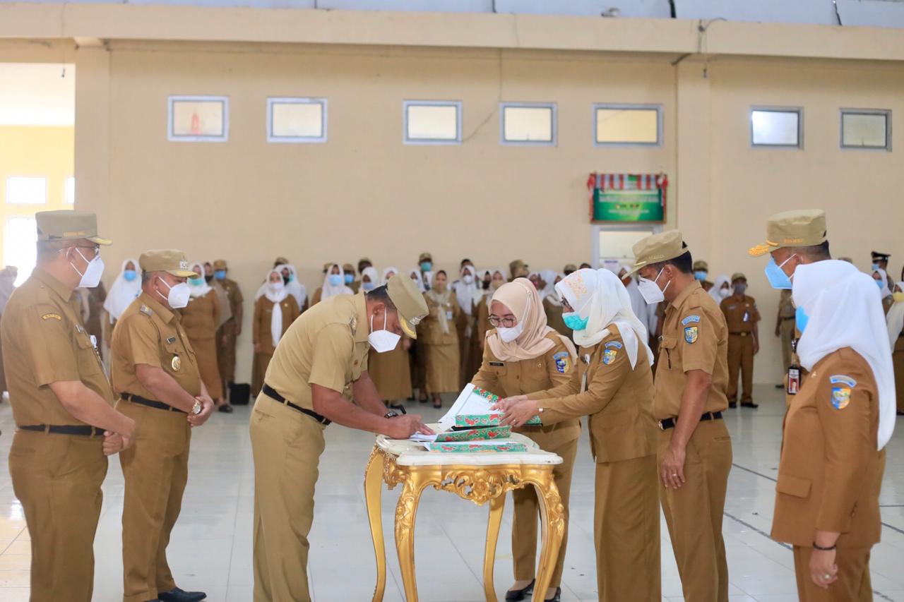 Pimpinan OPD Pemkab Bolmut Tandatangani Pakta Integritas Tahun 2021